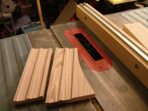 Cutting narrow slots in wood